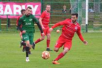 Fotbalisté Perštejna (v zeleném) hrají o víkendu v Horním Jiřetíně.