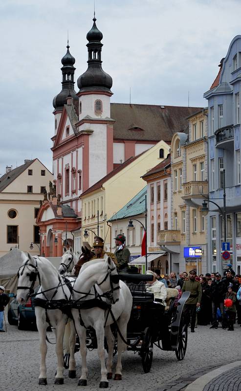 Vznik republiky slavily i děti. Lampiony doprovodily Masaryka