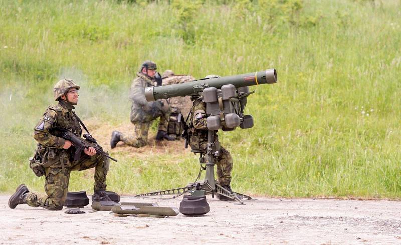 Bojovými střelbami z protiletadlových raketových kompletů vyvrcholilo tento týden ve vojenském újezdu Hradiště na Karlovarsku mezinárodní cvičení Tobruq Arrows 2016.