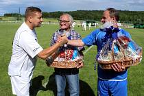 Ve Strupčicích se v pondělí slavilo 90 let místního fotbalu. Přijel gratulovat Sigi team.