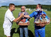 Ve Strupčicích se v pondělí slavilo 90 let místního fotbalu. Přijel gratulovat Sigi team.