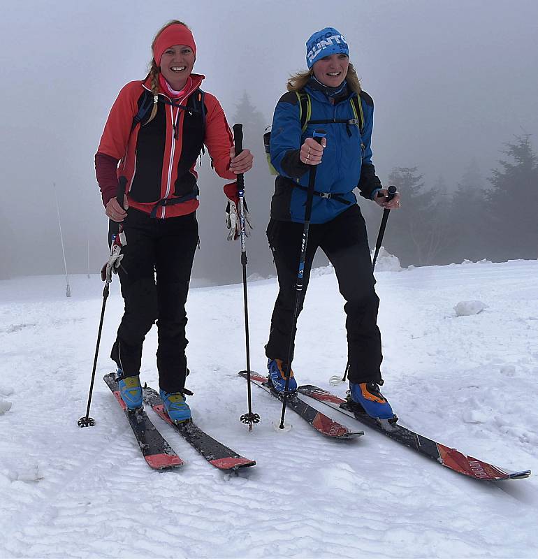 Klínovec nyní využívají hlavně skialpinisté. Na sjezdovky vyrazily také Lenka Danihelová s matkou Lenkou Hlinkovou z Karlových Varů.