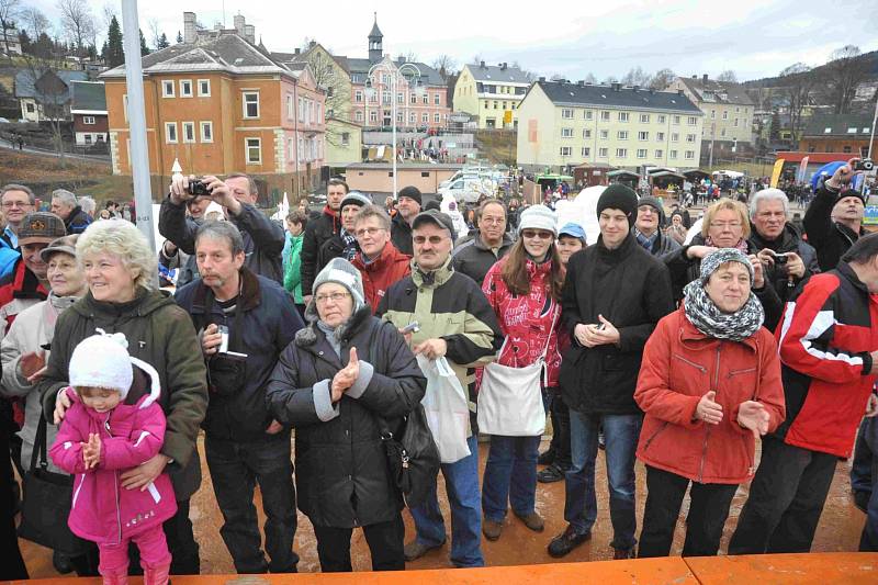 Sochy ze sněhu i dřeva ozdobily Vejprty.