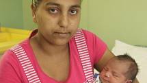 Malá Melisa Redaiová klidně spinká v náručí své maminky Libuše Redaiové z Chomutova. Malá se narodila 9.7. ve 13.22 hodin, měřila 50 centimetrů a vážila 3,2 kilogramu.