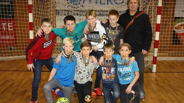 Vítěz poháru CHLMF tým mladších žáků ZŠ Krušnohorská Jirkov.