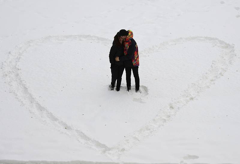 Den před Valentýnem u zámku Červený Hrádek v Jirkově.