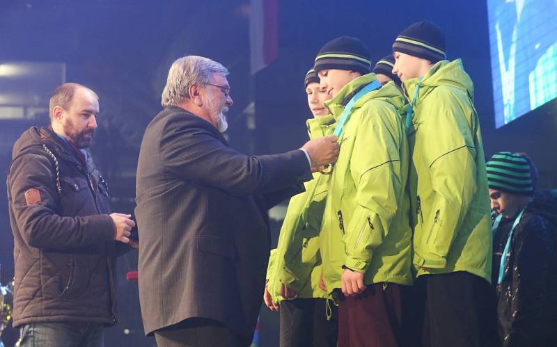 Závěrečným ceremoniálem vyvrcholily ve čtvrtek večer Zimní olympijské hry dětí a mládeže, které letos pořádal Ústecký kraj.