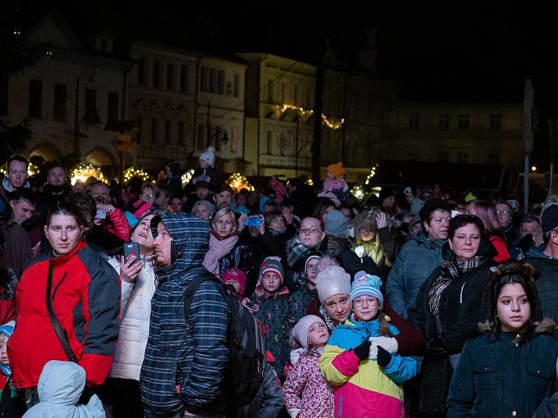 Zahájení adventu a rozsvícení vánočního stromu v Chomutově.