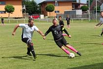 SK Málkov-TJ Baník Březenecká CHomutov 3:0,domácí v černém.