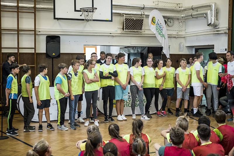 Studenti z Gymnázia a střední odborné školy v Klášterci se setkali se špičkovým skokanem do vody Michalem Navrátilem.