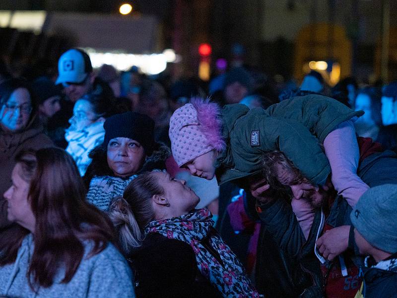 Zahájení adventu a rozsvícení vánočního stromu v Chomutově.