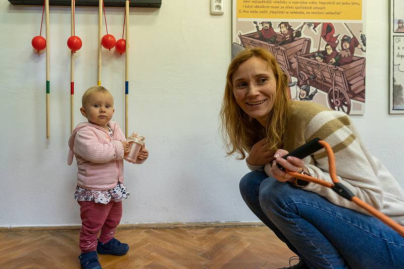 Výstava s názvem Mezi křížem a kalichem v chomutovském muzeu