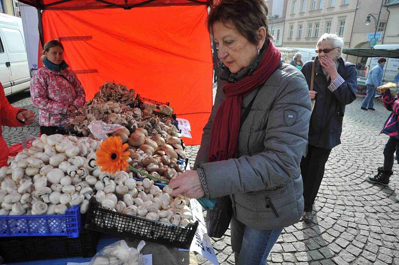 Farmářské trhy v Chomutově.