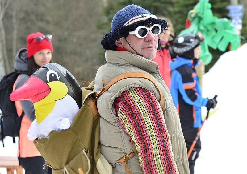 Párty u bazénu ve Ski areálu Alšovka u Klášterce nad Ohří.