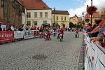 ZÁVODY prožíval každý úplně jinak. Někteří šlapali do pedálů jako o život, jiní jeli v klidu na pohodu. Rozdílné pojetí zvolili i dospěláci, zatímco tatínkové závodili takzvaně na krev, maminky jezdily na krásu.