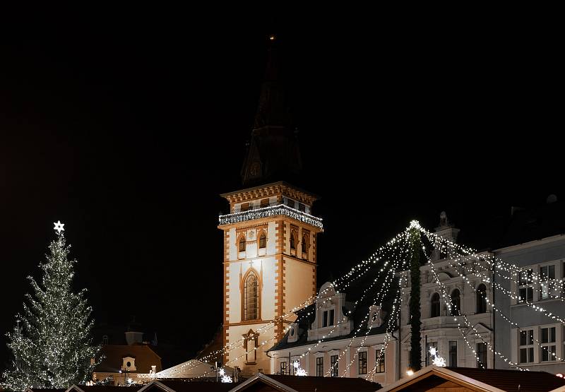 Zahájení adventu a rozsvícení vánočního stromu v Chomutově.