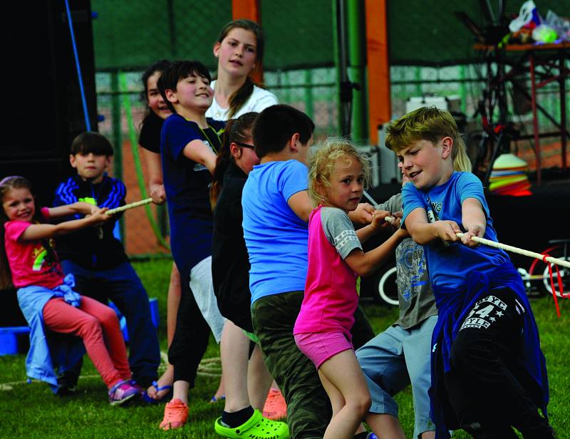 Ve strupčickém sportovním areálu přivítali léto.