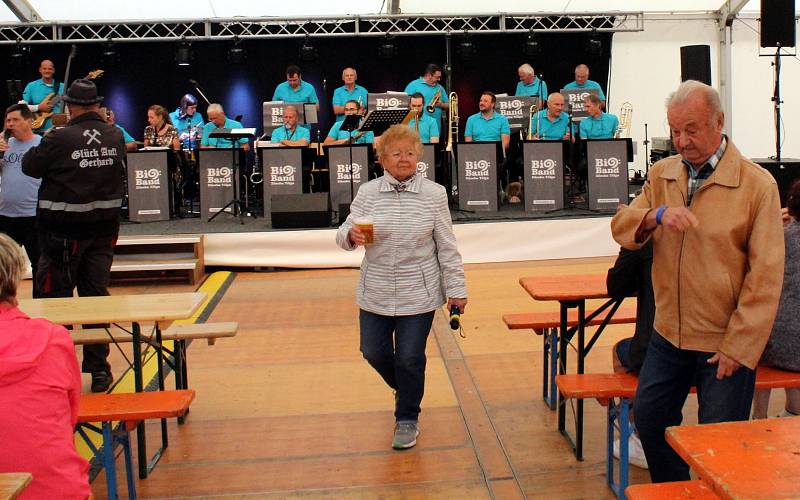 Marienberg hostil Sasko-českou pivní zahradu. Hrál na ní také Big Band Zdeňka Tölga.