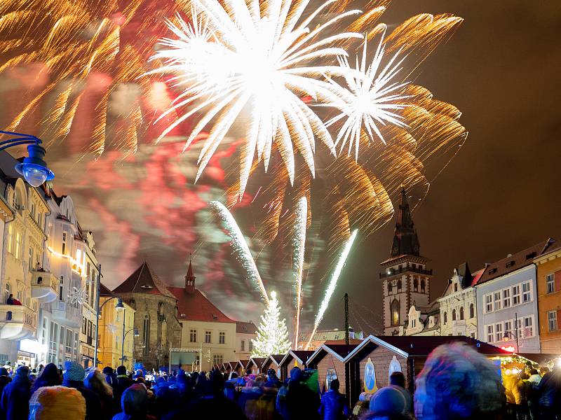 Zahájení adventu a rozsvícení vánočního stromu v Chomutově.