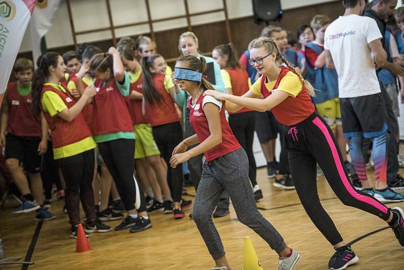 Studenti z Gymnázia a střední odborné školy v Klášterci se setkali se špičkovým skokanem do vody Michalem Navrátilem.