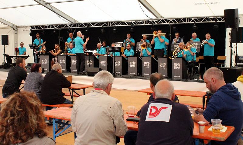 Marienberg hostil Sasko-českou pivní zahradu. Hrál na ní také Big Band Zdeňka Tölga.