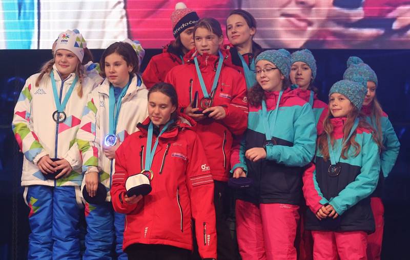 Závěrečným ceremoniálem vyvrcholily ve čtvrtek večer Zimní olympijské hry dětí a mládeže, které letos pořádal Ústecký kraj.