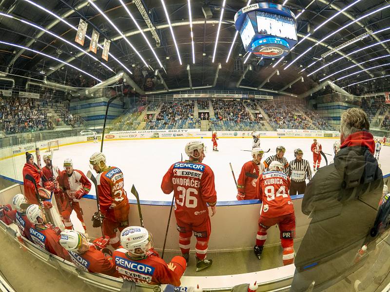 Chomutov (v bílém) doma nakonec porazil pražskou Slavii.