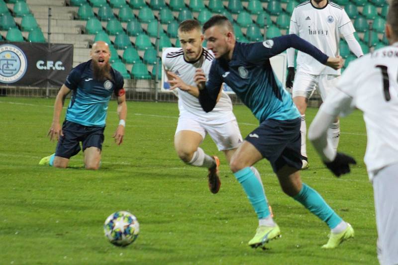 Chomutov (v modrém) si poradil s Libiší 2:1.