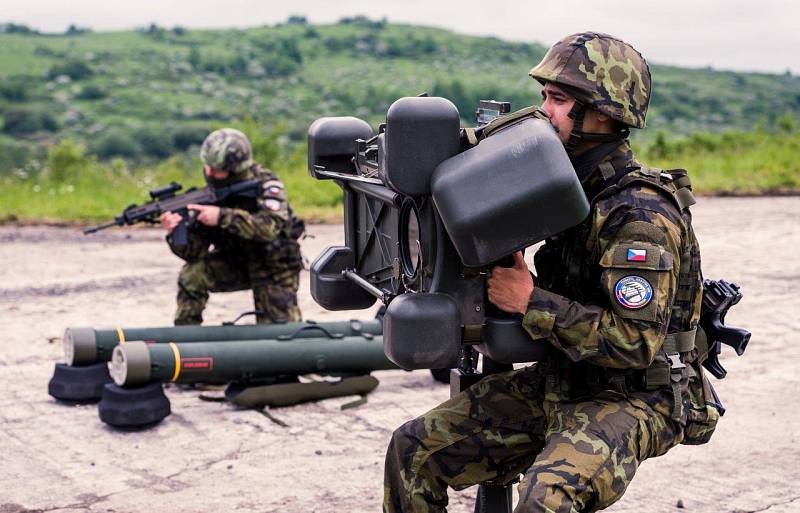 Bojovými střelbami z protiletadlových raketových kompletů vyvrcholilo tento týden ve vojenském újezdu Hradiště na Karlovarsku mezinárodní cvičení Tobruq Arrows 2016.