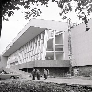 Otevření městkých lázní v roce 1980.