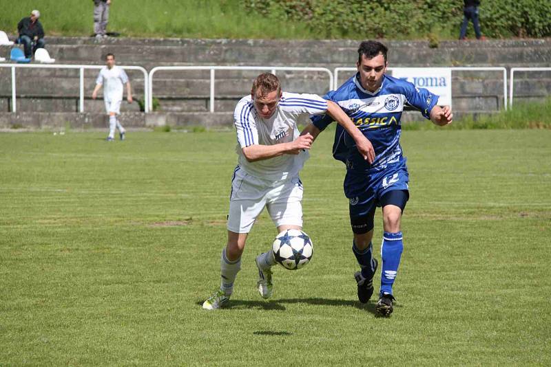 AFK LoKo Chomutov - SK Kladno 5 : 2, domácí v bílém.