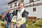 Posledních pět let nevynechala příležitost, aby si zajela na Lesnou pro čerstvě našlapané zelí Lucie Šimoňáková z Jirkova.