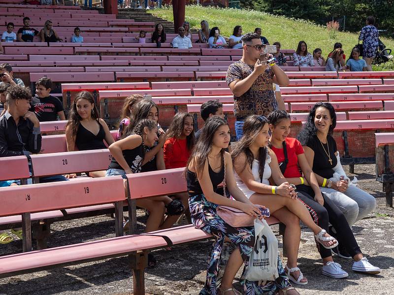 Chomutovské letní kino ovládl v sobotu druhý ročník Romského festival. Celým dnem provázel redaktor ČT Richard Samko.