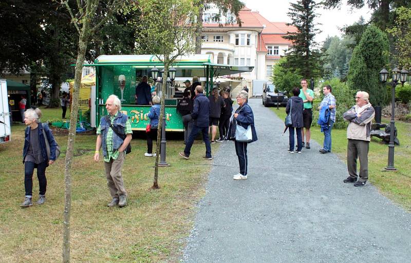 Marienberg hostil Sasko-českou pivní zahradu. Hrál na ní také Big Band Zdeňka Tölga.