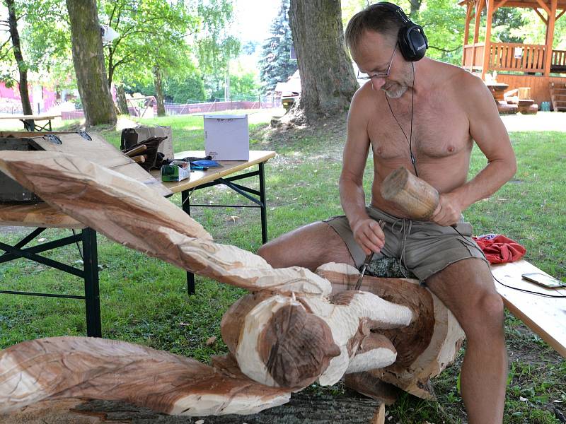 Sochařské sympozium v Blatně u Chomutova.