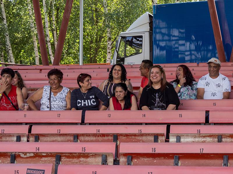 Chomutovské letní kino ovládl v sobotu druhý ročník Romského festival. Celým dnem provázel redaktor ČT Richard Samko.