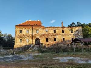 Takto dnes vypadá zámek Pětipsy, z něhož původně zbývaly jen ruiny. Ožije díky unikátní expozici i řadě kulturních akcí.