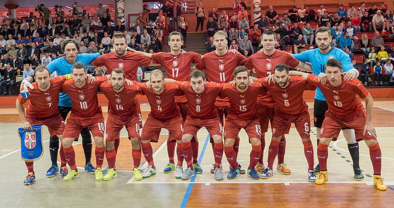 V chomutovské městské sportovní hale se dnes odehrál futsalový zápas Česko - Srbsko s výsledkem 3:4. Odveta se hraje za 14 dní v Srbsku.