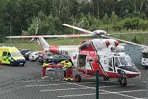 Zraněnou ženu transportoval do nemocnice vrtulník