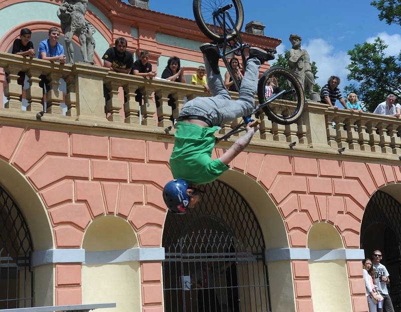 Návštěvníci parku si užili i exhibici BMX jezdců.