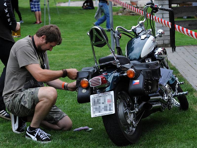 Festival Pecká Motopecka přilákal do Vysoké Pece příznivce tvrdší hudby a motorkáře