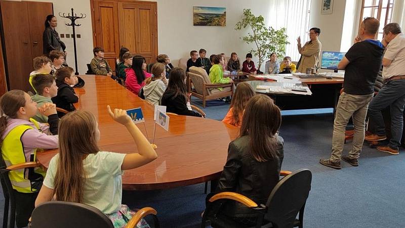 Žáci ze ZŠ Krátká navštívili starostu Klášterce nad Ohří.