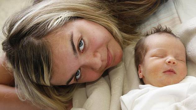 Dceru ELišku Bláhovou porodila 8. srpna ve 12.28 v chomutovské nemocnici Pavlína Bláhová z Chomutova. Malá měřila 51 centimetrů a vážila tři kilogramy.