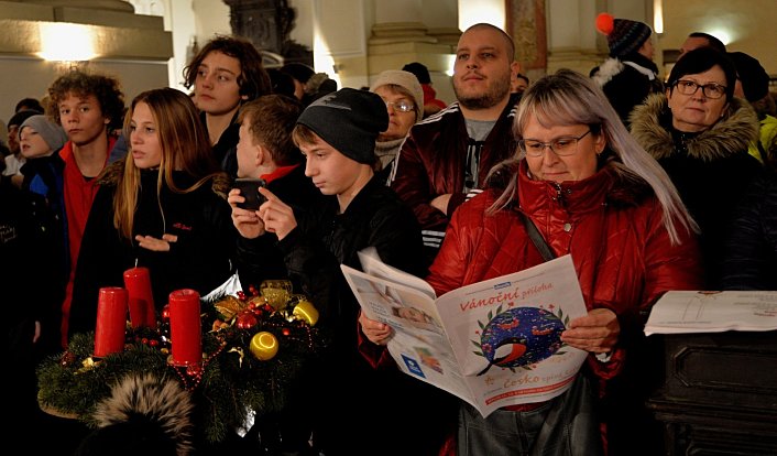 Ve středu 7. prosince si na Chomutovsku opět zazpíváme koledy s Deníkem.