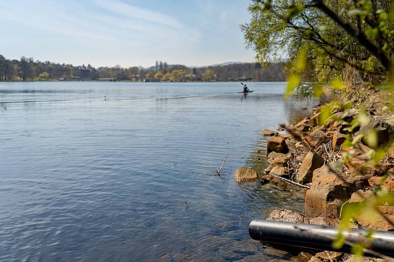 Chomutov začal ve středu 28. dubna dopouštět Kamencové jezero vodou z Podkrušnohorského přivaděče