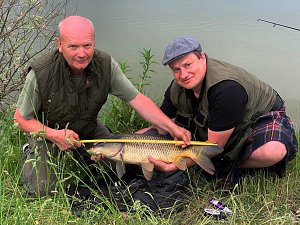 Na soukromém rybníku u Kyjic na Jirkovsku soutěžili rybáři