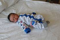 Adam Nikolas Renner se narodil mamince Renatě Schleichertové a tatínkovi Jiřímu Rennerovi z Chomutova 20.4.2019 v 16:15 hodin. Měřil 45 cm a vážil 2,4 kg.