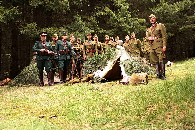 Nadšenci pro válečnou historii vyrazili po stopách jednotek Stráže obrany státu v Krušných horách.