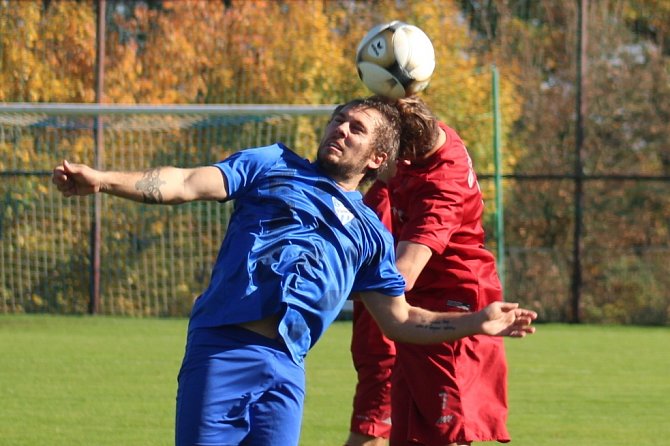 Regionální derby mezi Černovicemi a Spořicemi ovládly po penaltách Černovice 2:1.