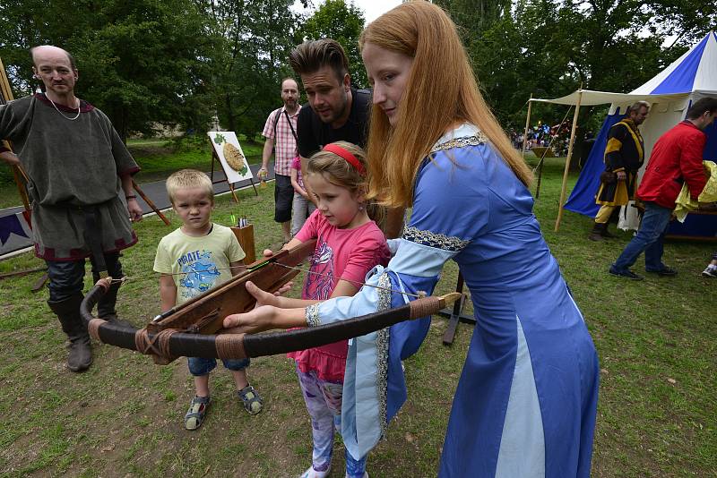 Bohatý program si mohli užít návštěvníci pouti v Březně u Chomutova.